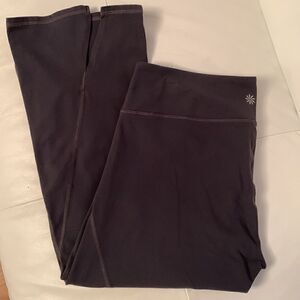 Athleta Cropped Capri Leggings w/ Back Slits Size M